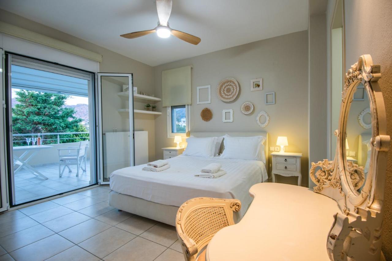 Villa Elena Mílatos Buitenkant foto