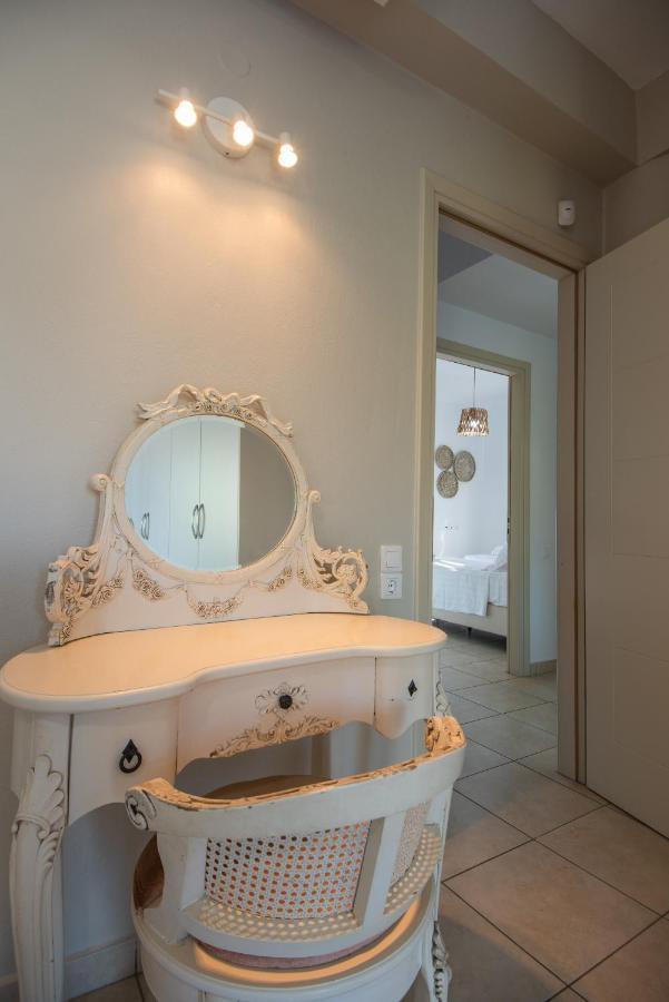 Villa Elena Mílatos Buitenkant foto