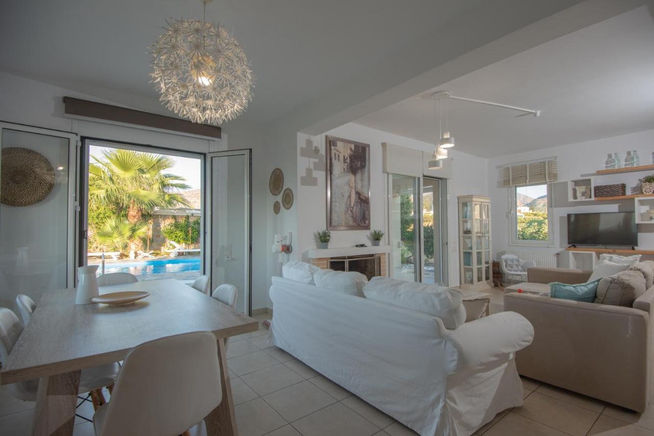 Villa Elena Mílatos Buitenkant foto