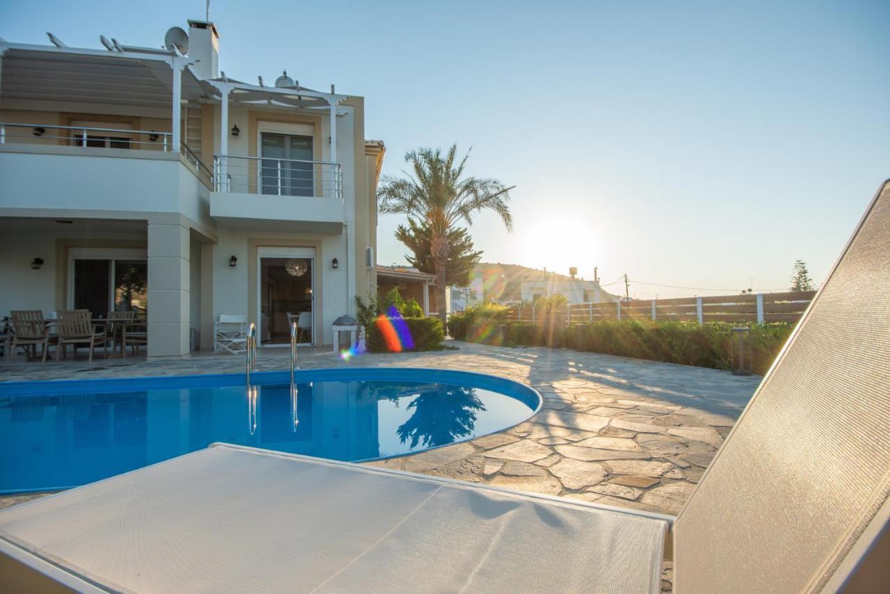 Villa Elena Mílatos Buitenkant foto